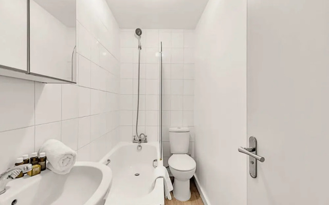 Bright and Newly Furnished Acton Apartment