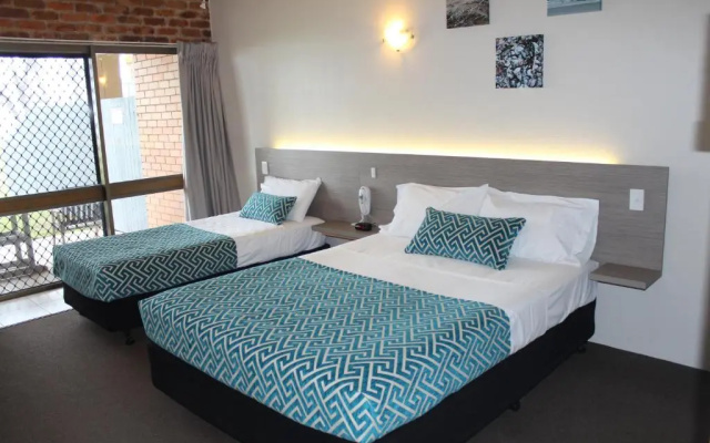 Sarina Beach Motel