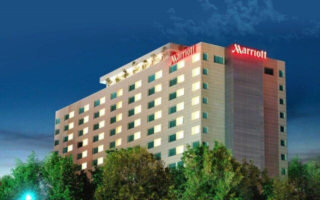 Отель Mexico City Marriott Reforma Hotel Мексика, Мехико - отзывы, цены и фото номеров - забронировать отель Mexico City Marriott Reforma Hotel онлайн вид на фасад