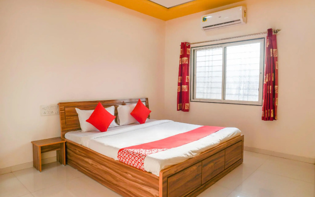OYO 70135 Hotel Peshwai Lodge