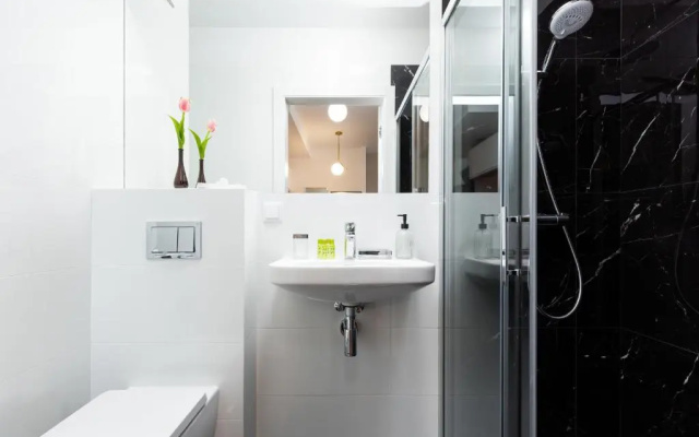 Warsaw Center Mennica Residence by Renters