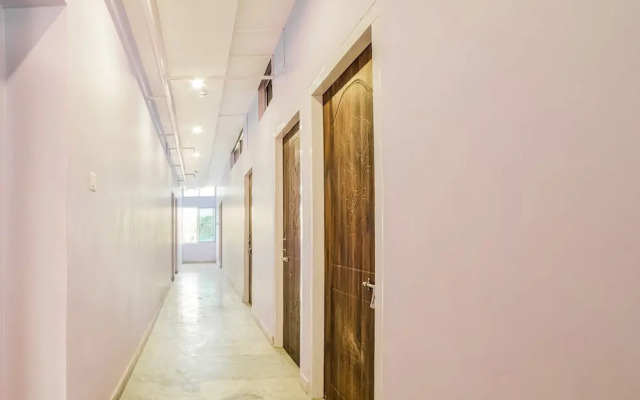 Royal Palace by OYO Rooms