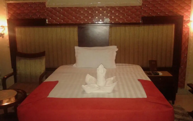 Gumare Executive Lodge