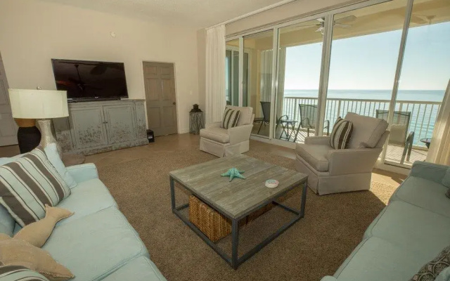 Oceania 906 3 Bedroom Condo by RedAwning