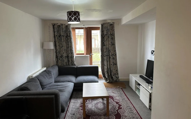 Immaculate 2-bed Apartment in Greenhithe