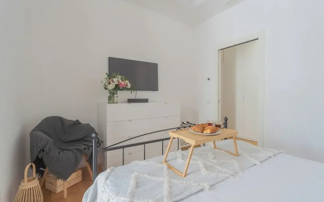 Independence Apartment With Balcony by Rent all Como