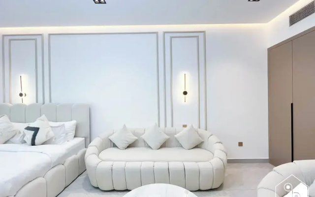 Relaxing ST Getaway Balcony, Pool & Gym Access