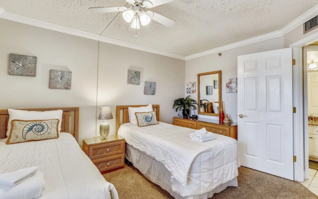 Inlet Reef 310 2 Bedroom Condo by RedAwning