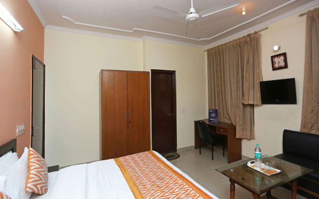 OYO 542 Kalkaji Residency Bnb
