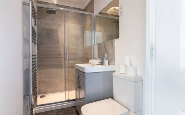 Modern 1 Bed Apartment Minutes From Brighton Beach