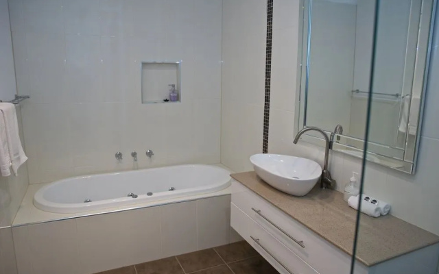 Yarra Glen Racecourse Apartments