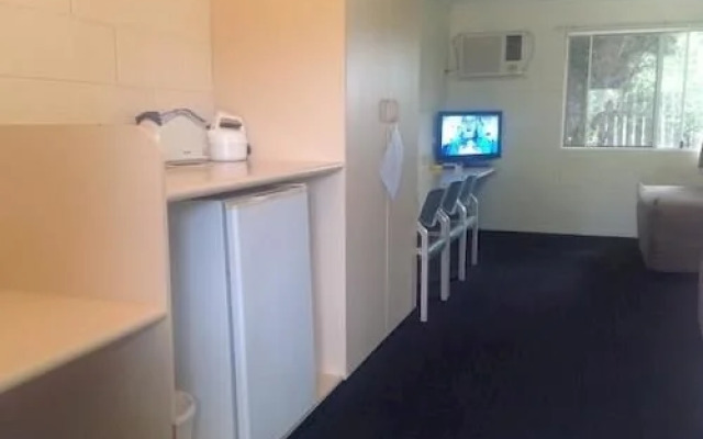 Bluff Palms Motel