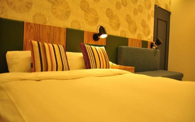 H Hotel