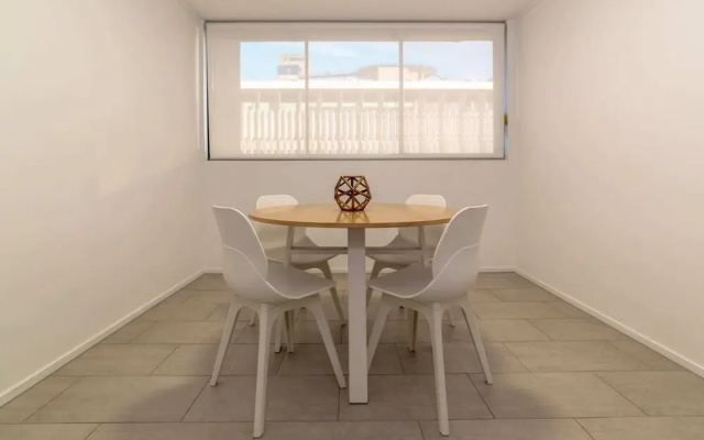 2 Bedroom Apartment Seconds From Valley