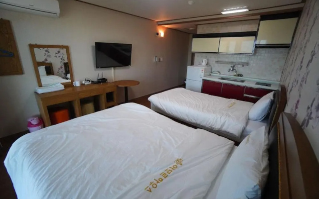 Amor House