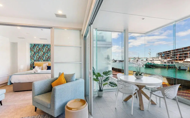 Beautiful harbour view apartment by Zodiak Stays