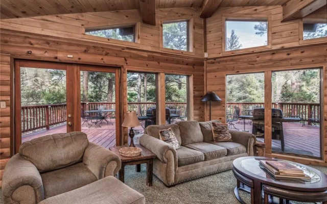 Buffalo Lodge - Seven Bedroom Cabin with Hot Tub
