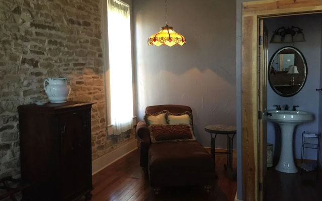 Hico's Upstairs Inn
