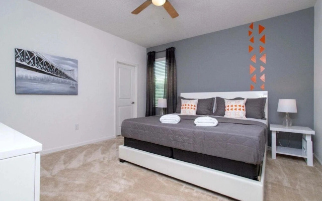 Gorgeous Family Home! Sleeps 28