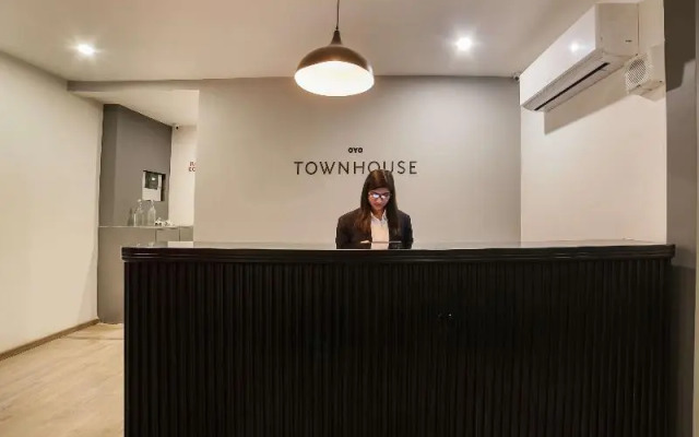 OYO townhouse18557 Sector Twenty Seven