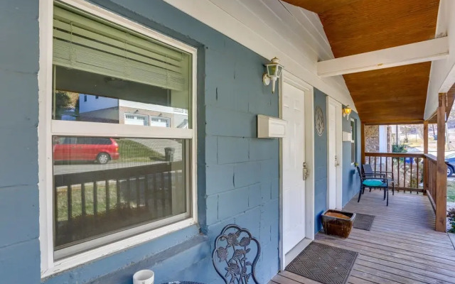 Pet-friendly Chattanooga Duplex in Northshore!
