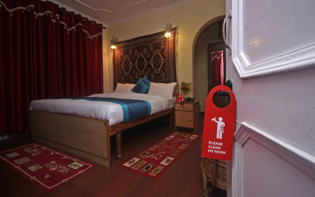 The White House by OYO Rooms