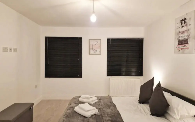 Deluxe 2 Bed Apartment in Uxbridge