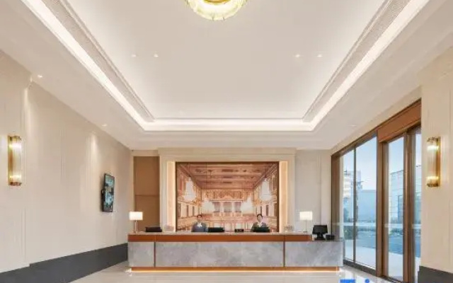 Vienna Hotel (Fuzhou Minhou Qingkou Automobile Town)