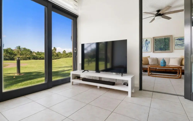 Coastal Living With Golf Course Vistas Otium