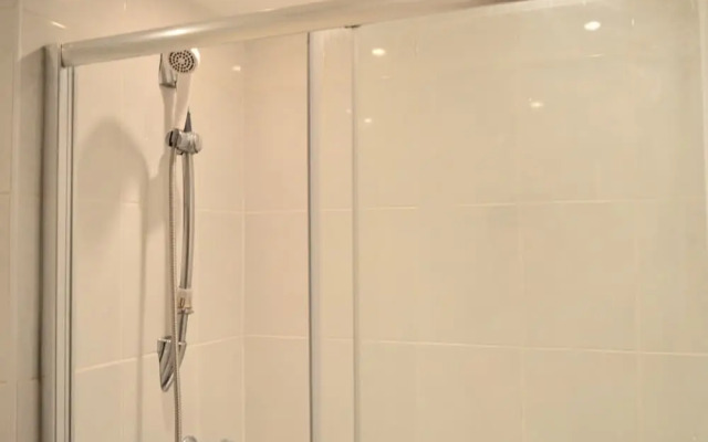 Contemporary 2 Bedroom Apartment in Bristol City Centre
