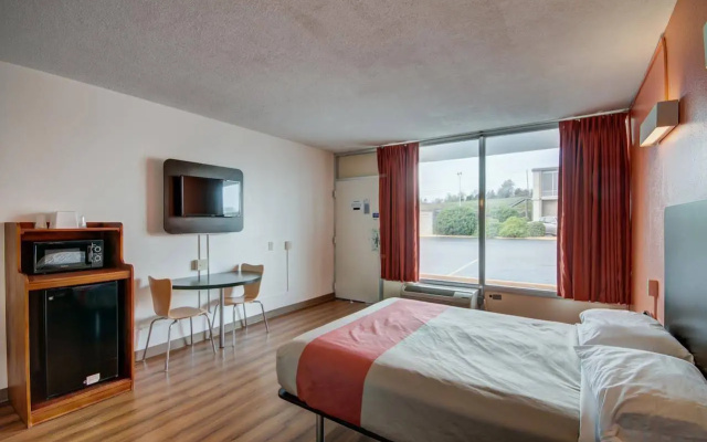 Motel 6 Somerset