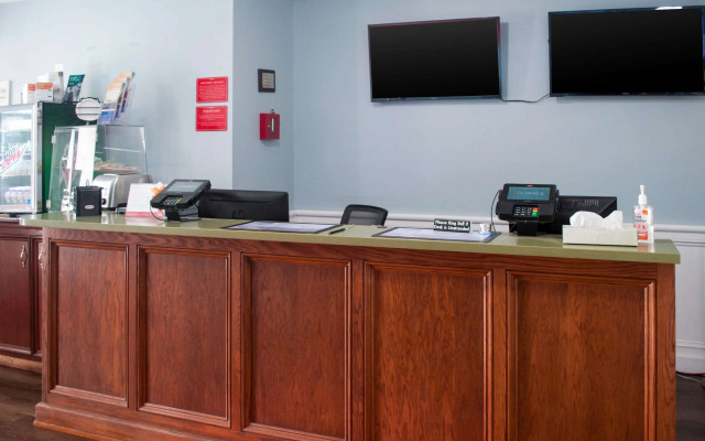 Econo Lodge Inn & Suites Sandusky South