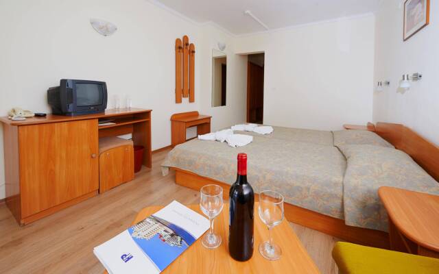 Отель Interhotel Pomorie Болгария, Поморие - 2 отзыва об отеле, цены и фото номеров - забронировать отель Interhotel Pomorie онлайн комната для гостей