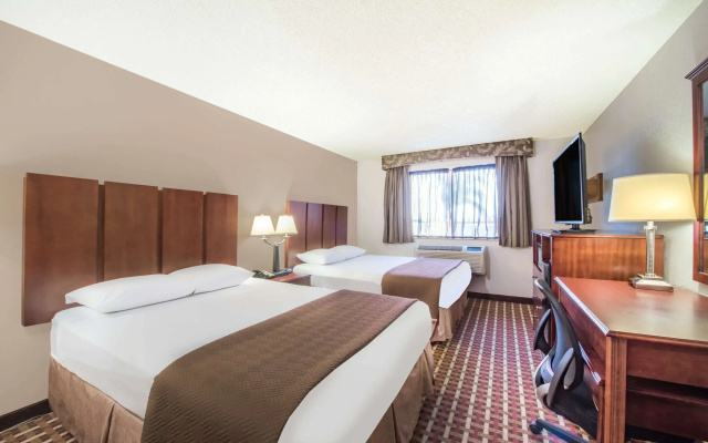 Super 8 by Wyndham Harlingen TX
