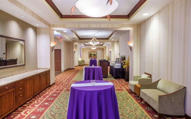 Crowne Plaza Hotel Milwaukee West