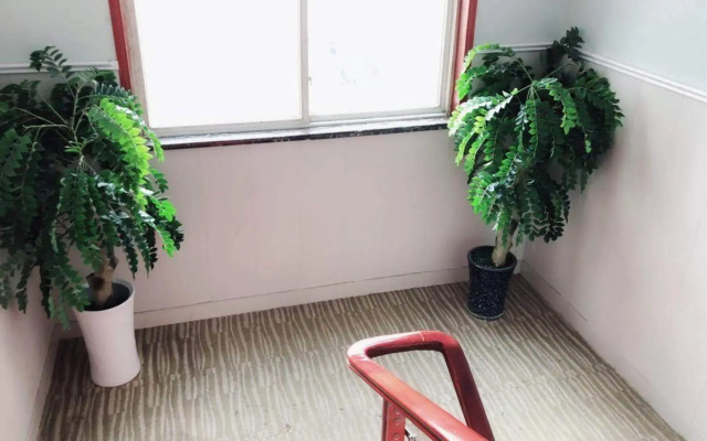 Long Wan Hotel（Wuhan jiuquanjia International Plaza Xingyuan Street store）