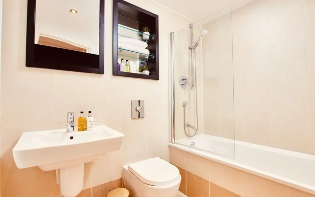 Deluxe City Centre Apt Balcony & View & Free Parking