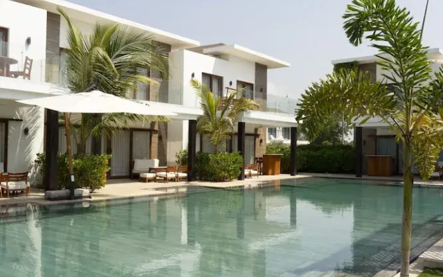 Pool Entry 7 Guests 2 Bedrooms