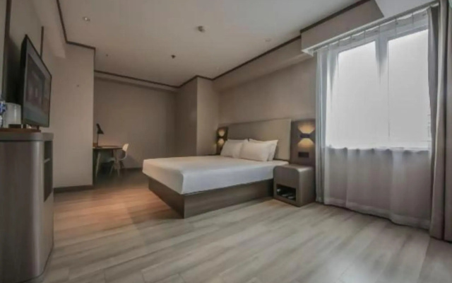 Hanting Express Shenyang South Tower
