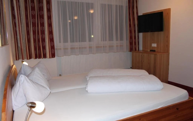 Pension Falch Roman