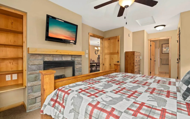 Gull Lake All-season Getaway w/ Private Deck