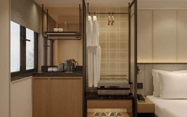 Hoan Kiem Legend Ha Noi Hotel