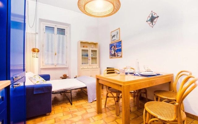Colorful 2 bed Apartment Close to Vatican