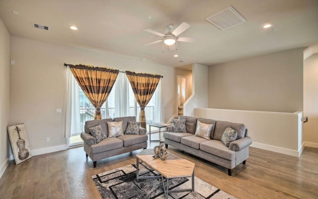 Bright & Spacious Houston Townhome: Near Dtwn