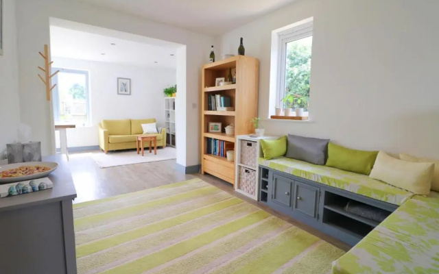 Modern Holiday Home Central St Merryn
