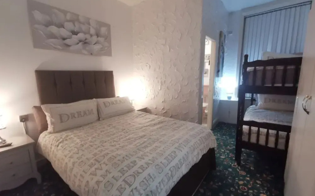 6 Person - 1 - Bed Apartment in Blackpool