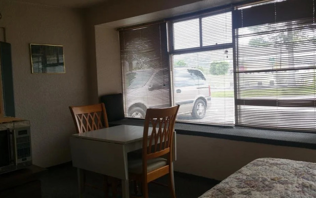 Evergreen Motel