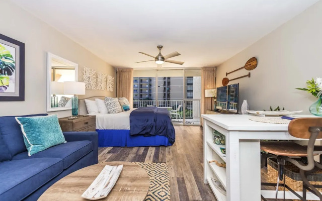 Royal Kahana 318 Studio Bedroom Condo by RedAwning