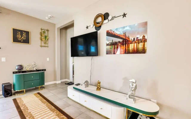 10 Mi to Dtwn Phoenix: Updated Home