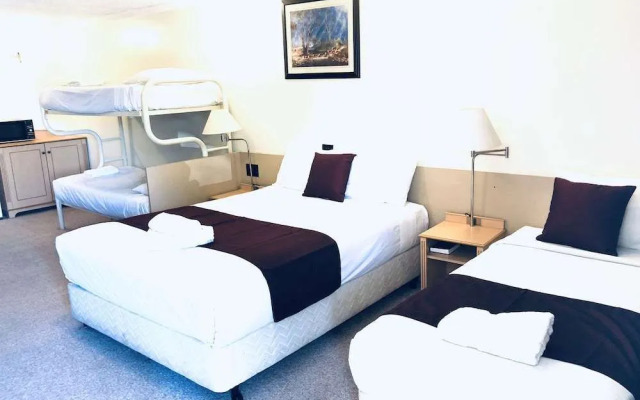 Overlander Motor Lodge